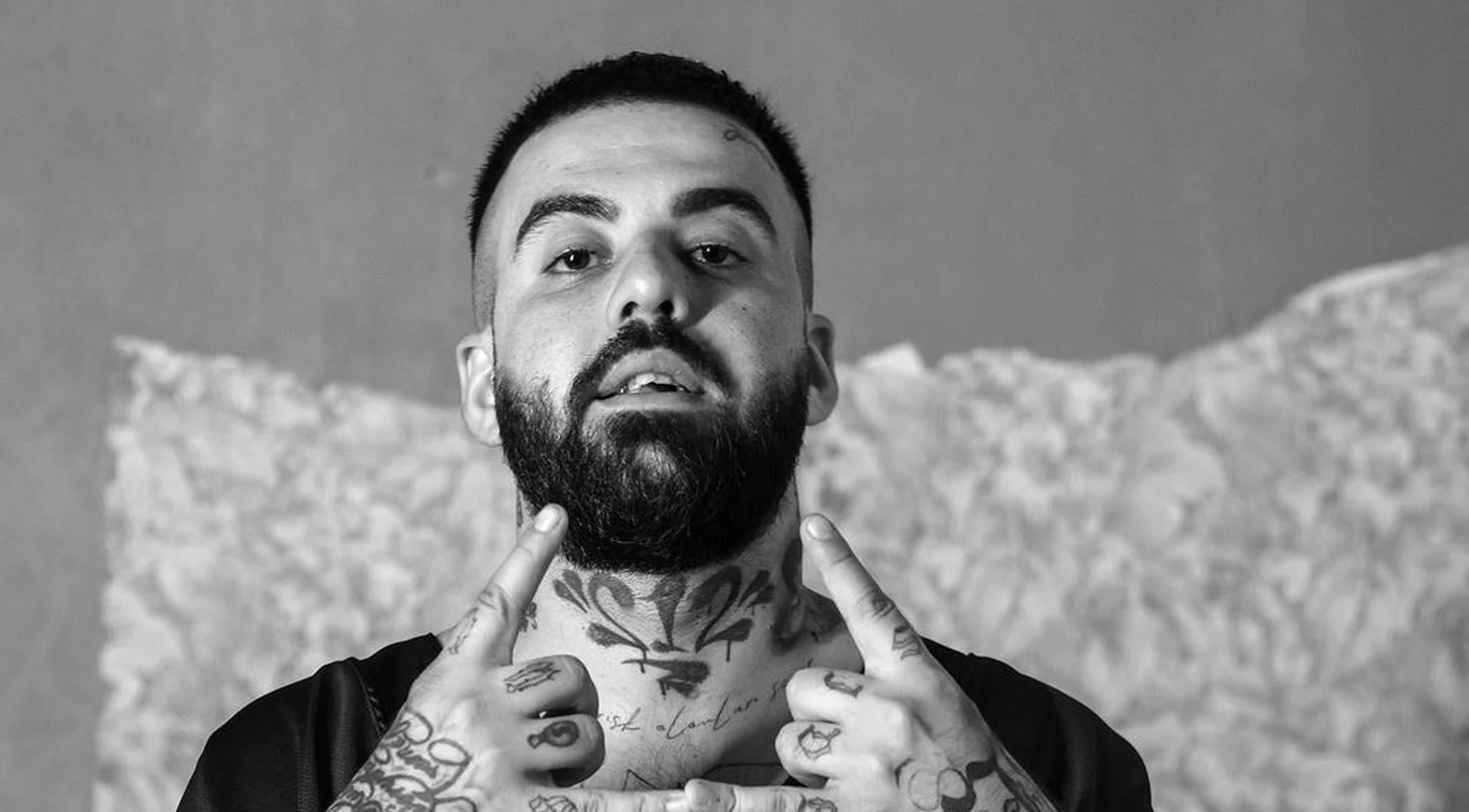 Aksan'dan Yeni Klip 'Benim Yüzünden' Rap